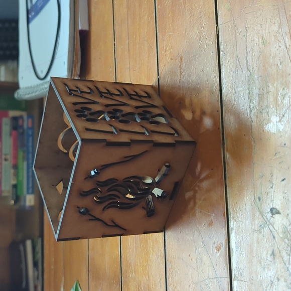 Table decor - Picture 1 of 3